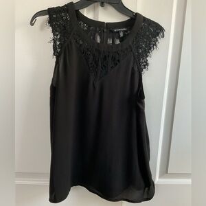 41 Hawthorn Jarred Lace Detail Cap-Sleeve Blouse in Black size MP
